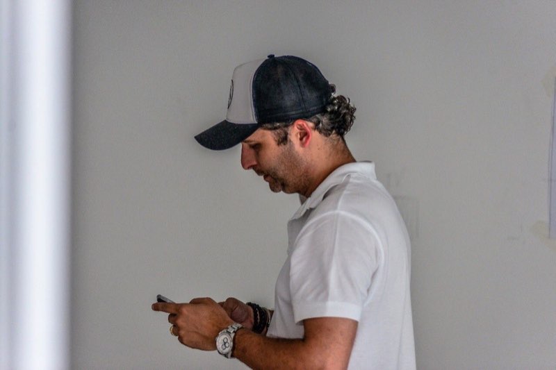Danilo com equipe na obra